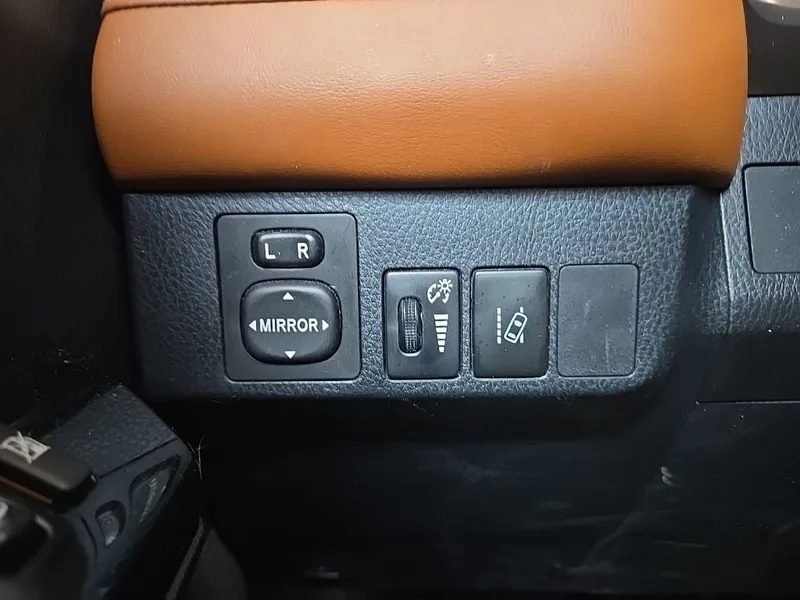 2017 Toyota RAV4 Hybrid Limited AWD, photo 22