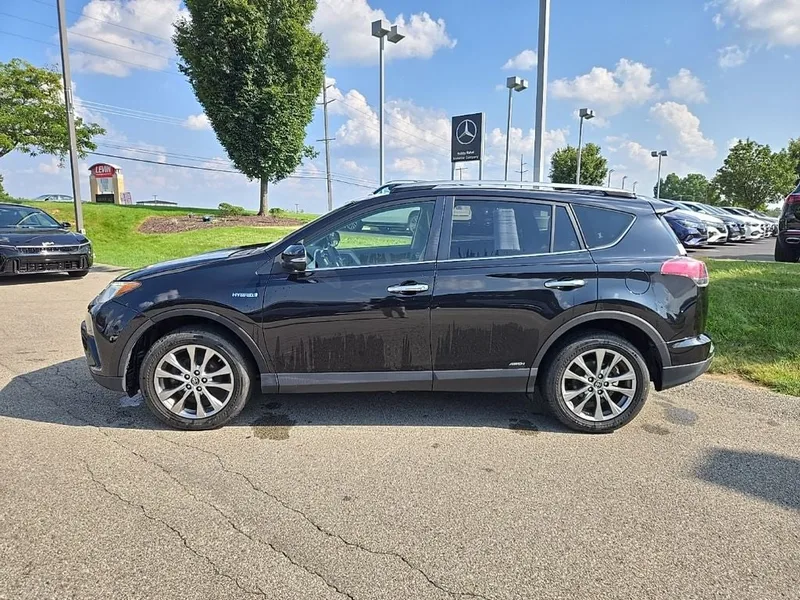 2017 Toyota RAV4 Hybrid Limited AWD, photo 9