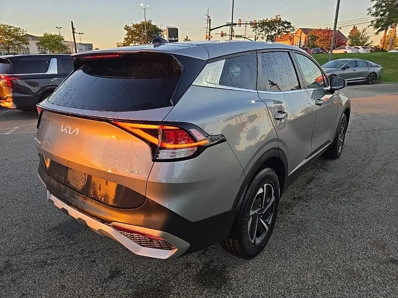 2023 Kia Sportage Hybrid LX, photo 3